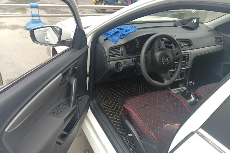 Used Volkswagen Lavida 2013 Revised Classic 1.6L Manual Fashion Edition