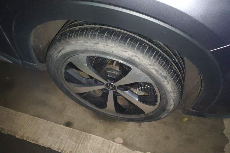 Used BYD Song PLUS New Energy 2021 DM-i 110KM Flagship PLUS Right Front Wheel Hub