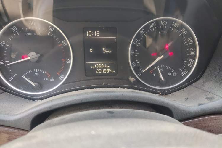 Used Skoda Octavia 2013 1.6L Manual Yijun Edition Odometer Close Up