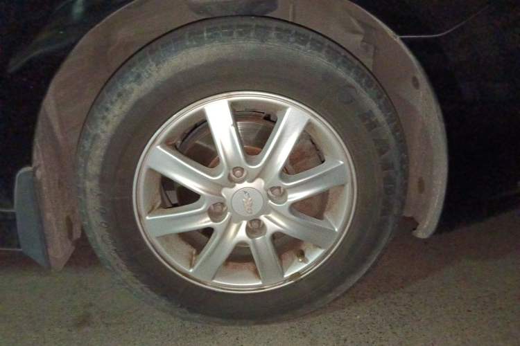 Used Chevrolet Epica 2013 1.8 SE Comfort Edition MT Right Front Wheel Hub