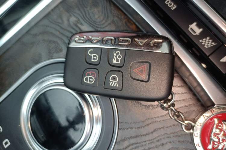 Used Jaguar XFL 2018 XFL 2.0T 250 PS Luxury Edition