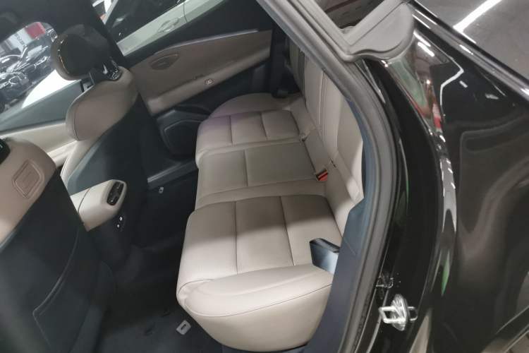 Used Lynk & Co Z10 2025 95 kWh 806 km Range Rear-Wheel Drive Advanced Driver-Assistance System Max