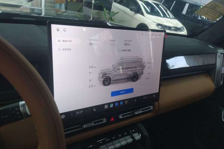 Used iCAR V27 2026 Model 200KM Four-Wheel Drive Falcon 500 Audio And AC Panel