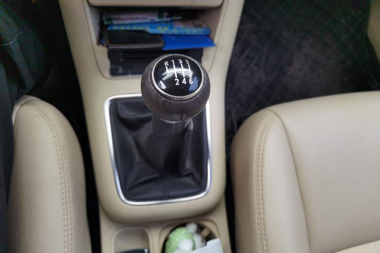 Used Volkswagen Tiguan 2010 1.8 TSI Manual Two-Wheel Drive Urban Edition Gear Lever