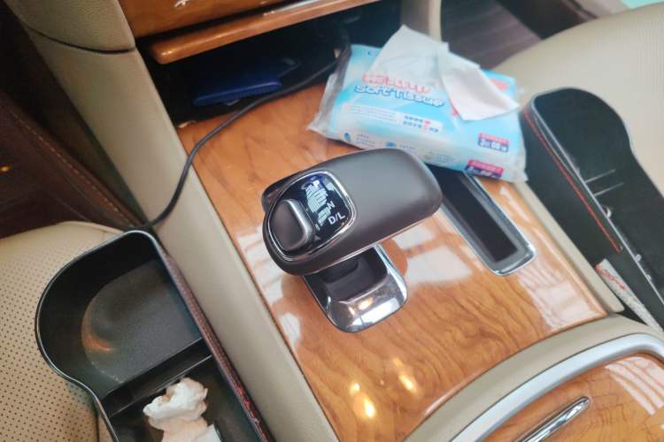 Used Chrysler 300C 2013 3.6L Luxury Edition Gear Lever