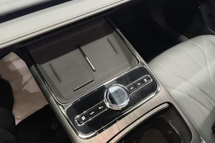 Used Geely Galaxy E8 2025 700 km Long-Range Intelligent Driving Version
