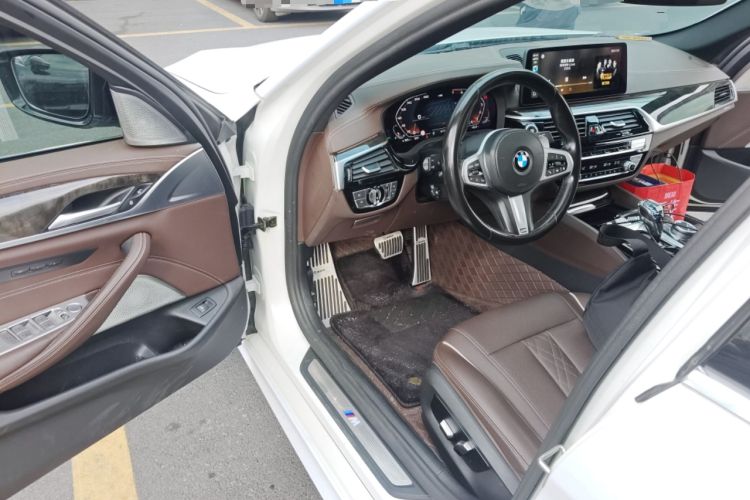 Used BMW 5 Series 2021 Facelifted 530Li Leading Edition M Sport Package Driver Seat