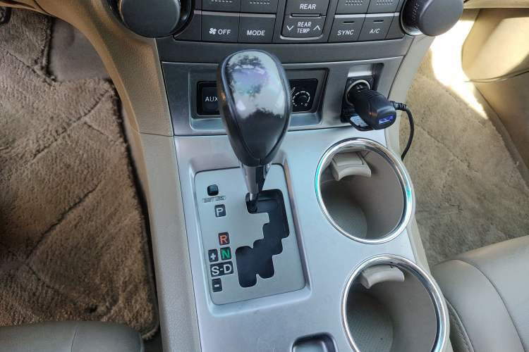 Used Toyota Highlander 2011 2.7L Two-Wheel Drive 7-Seater Luxury Edition