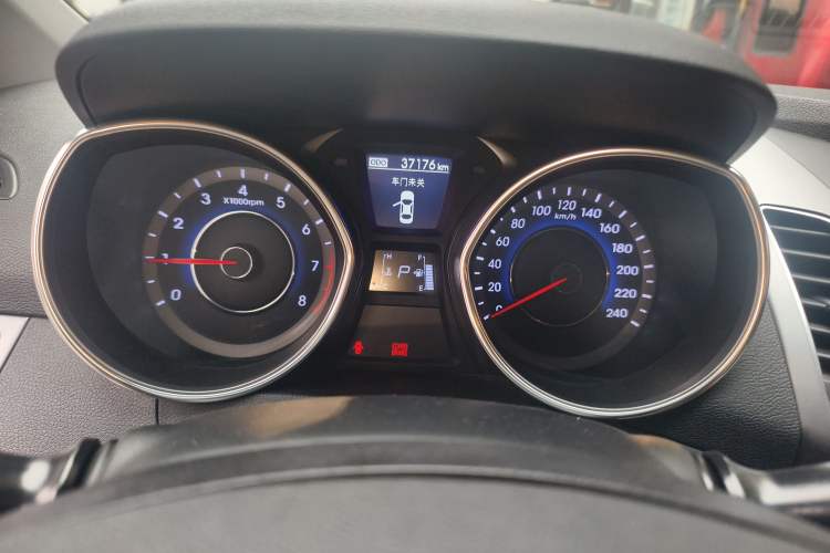 Used Hyundai Elantra (5th Generation / Langdong) 2015 1.6L Automatic Leading Model