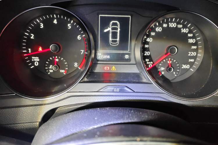 Used Volkswagen Magotan 2017 280TSI DSG Comfort Model Odometer Close Up