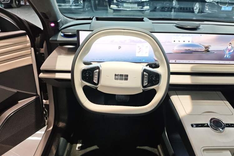 Used Geely Galaxy E8 2024 665 km Range Rear-Drive Starship Long-Range Version
