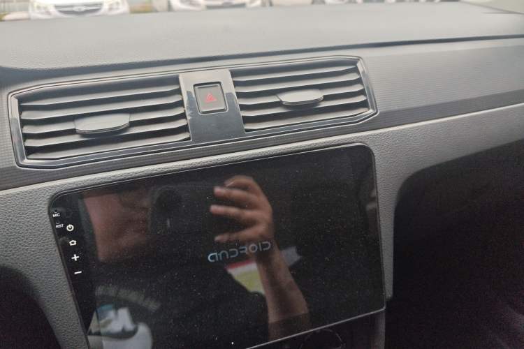 Used Volkswagen Santana 2016 1.4L Manual Fashion Edition Audio And AC Panel