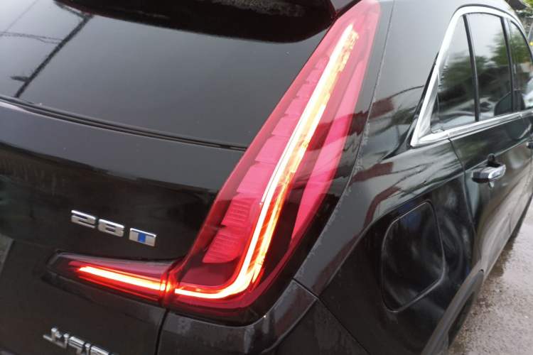 Used Cadillac XT4 2022 28T Two-Wheel Drive Fashion Edition Right Rear Taillight