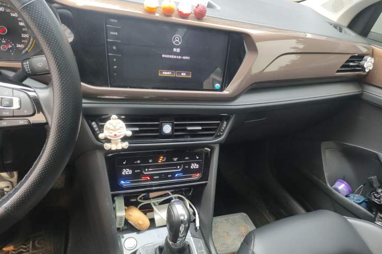 Used Volkswagen Tharu 2021 280TSI Two-Wheel-Drive Luxury Plus Edition Audio And AC Panel