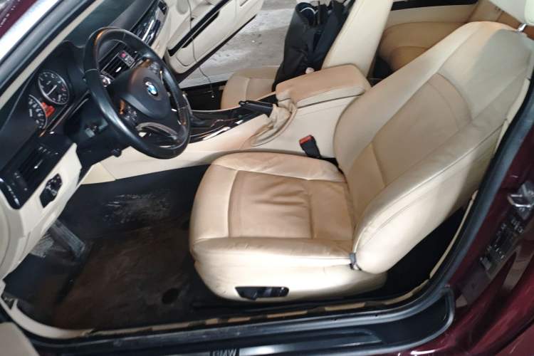 Used BMW 3 Series 2009 320i two-door coupe Left Front Seat