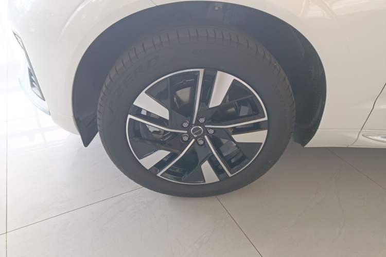 Used Volvo XC60 2026 B5 4x4 Smart Luxury Edition
