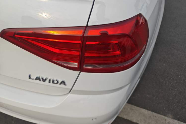 Used Volkswagen Lavida 2017 1.6L Manual Fashion Edition