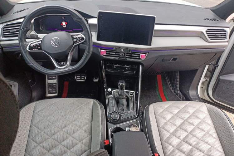 Used Volkswagen Tayron X 2023 380TSI Four-Wheel Drive Flagship Smart Edition Center Console