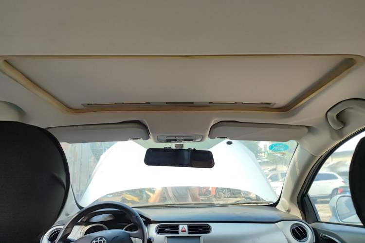 Used Brilliance H230 2012 1.5L AMT Sunroof Version
