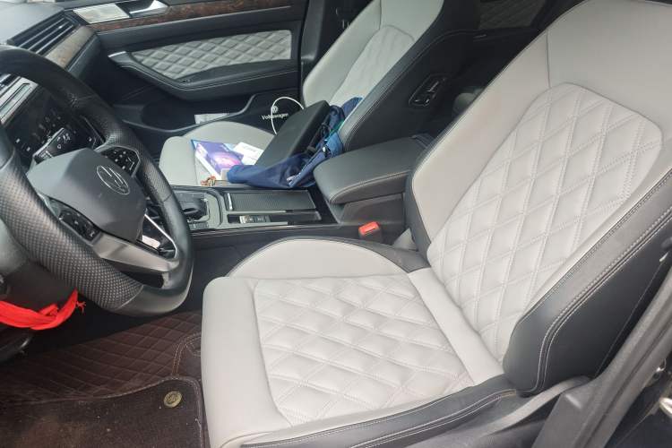 Used Volkswagen Magotan 2023 2 Million Units Limited Edition 330TSI DSG Leading Version Left Front Seat