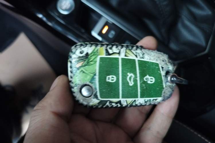 Used Volkswagen Tayron 2019 330TSI Two-Wheel-Drive Luxury Version China V Emission Standard Vehicle Key