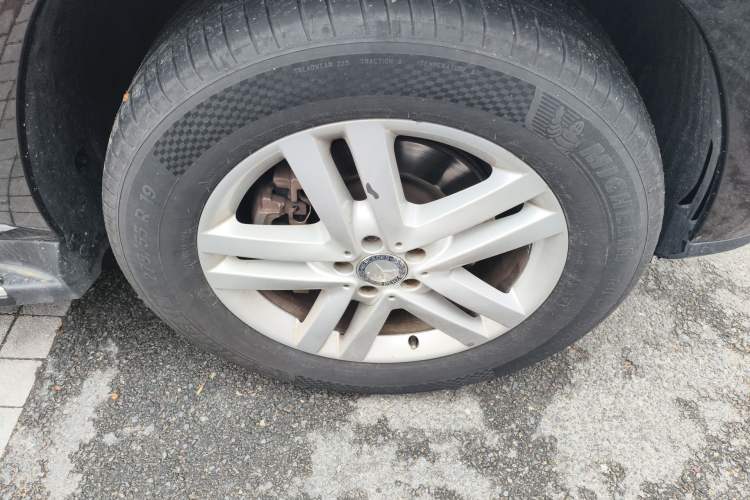 Used Mercedes-Benz GL-Class 2015 GL 400 4MATIC Dynamic Model Right Front Wheel Hub