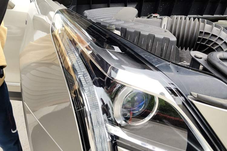 Used Cadillac XT5 2016 25T Luxury Model Right Front Headlight