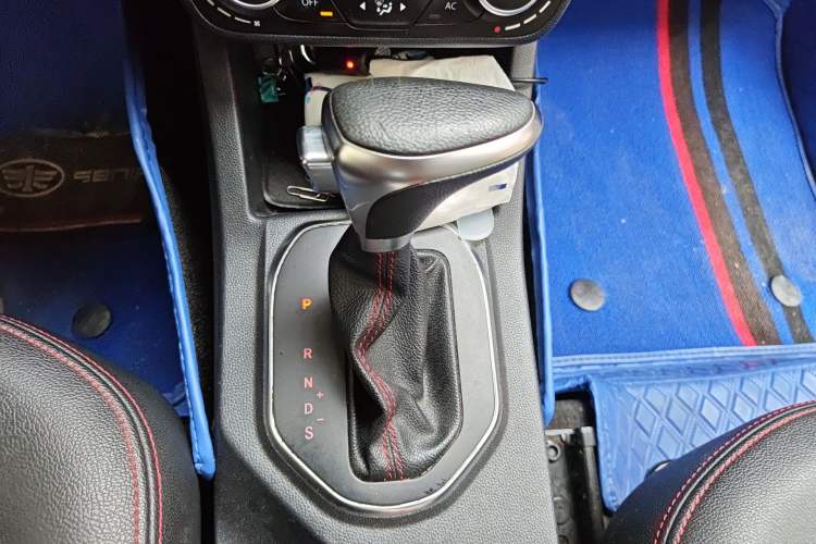 Used FAW Senya R7 2017 Revised Version 1.6L Automatic Luxury Edition Gear Lever