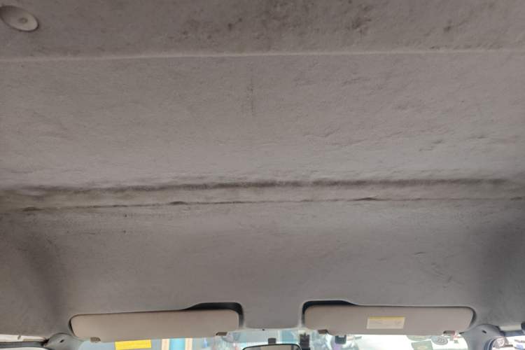 Used JMC Transit 2019 2.8T Commercial Version Long Wheelbase Mid-Roof 6-Seater Rear Single Tire China VI Emission Standard – JX493 Headliner