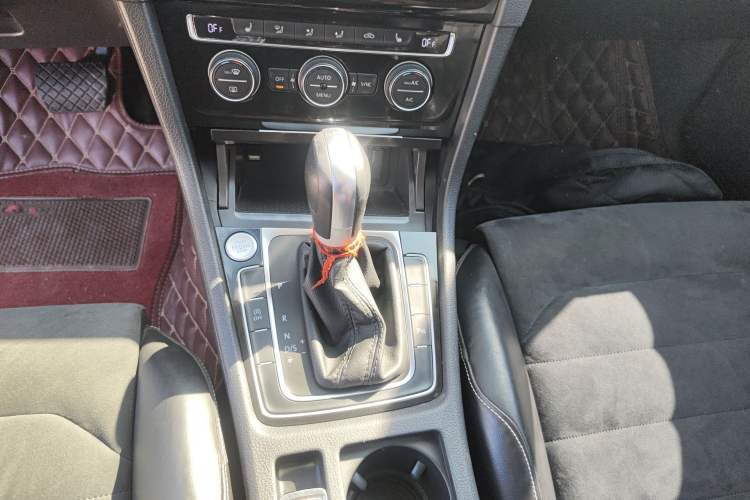 Used Volkswagen Golf 2015 1.4TSI Automatic Flagship Model Gear Lever