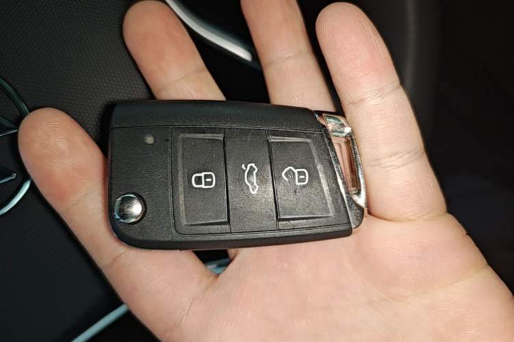 Used Volkswagen Tiguan L 2024 Outstanding Model 300TSI Automatic Two-Wheel Drive Longteng Edition Vehicle Key