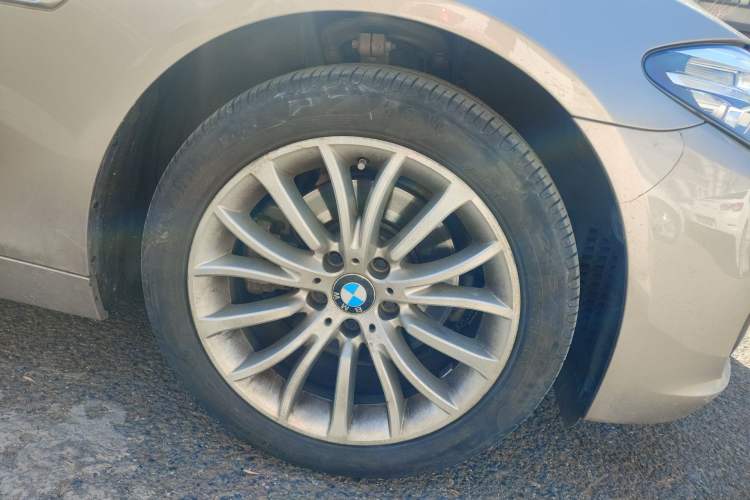 Used BMW 5 Series 2017 525Li Luxury Design Package Right Front Wheel Hub