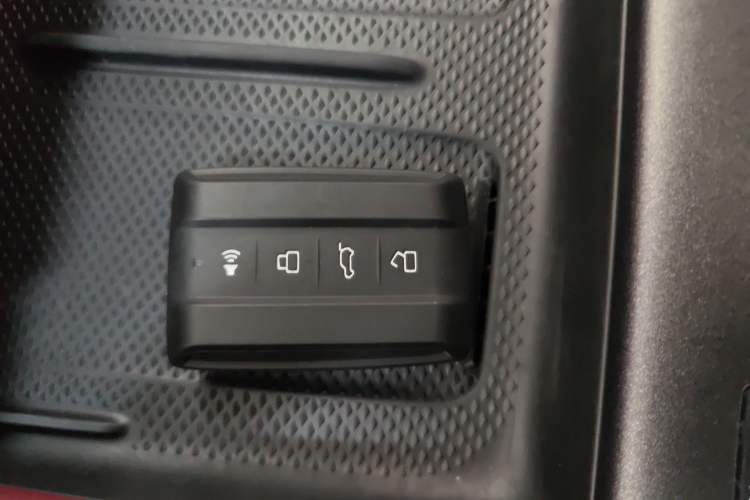 Used Tank 300 2025 2.0T Challenger
