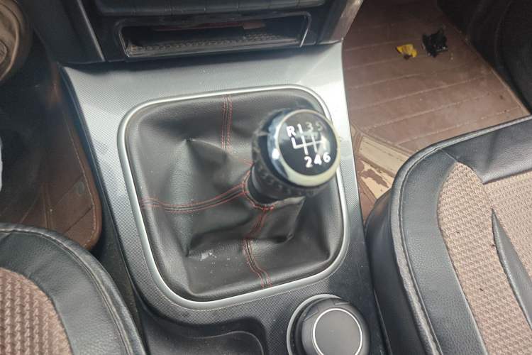 Used Haval H5 Classic 2013 ZhiZun Edition 2.0T Manual Two-Wheel Drive Elite Model