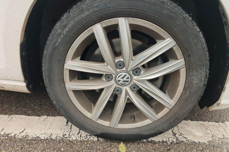 Used Volkswagen Golf 2019 280TSI DSG Comfort Version China VI Standard Right Front Wheel Hub