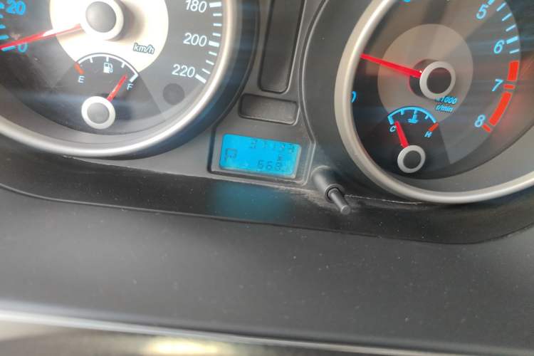 Used Buick Excelle 2013 1.5L Automatic Classic Model Odometer Close Up