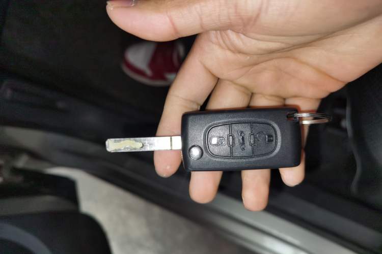 Used Peugeot 408 2013 2.0L Automatic Comfort Edition
