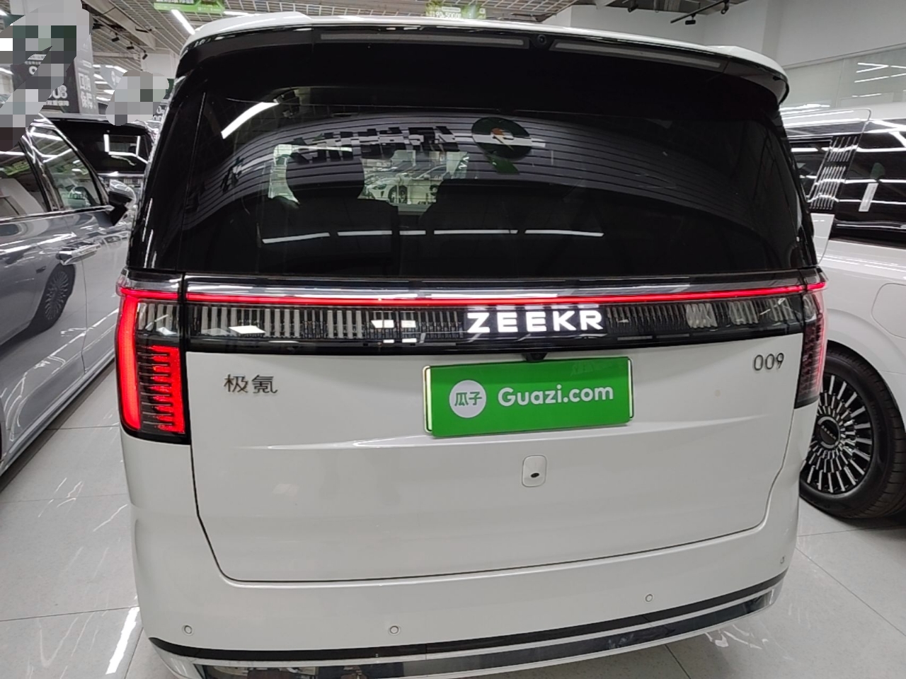 Zeekr 009 2024 7-Seater Walk-Through Version Four-Wheel Drive 108 kWh — снимка 5