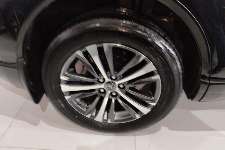 Used Toyota Venza 2023 2.0L CVT Two-Wheel Drive Luxury Edition Exterior 5