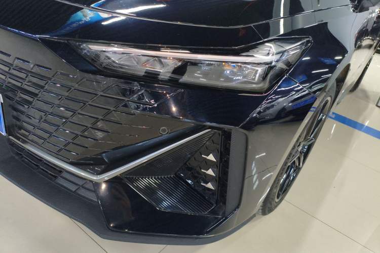 Used Changan UNI-V 2025 1.5T 500Bar High-Energy Version