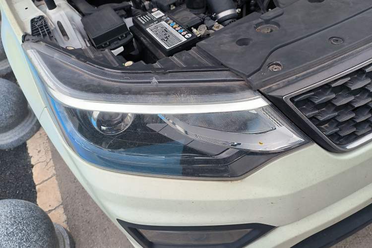 Used CHANGAN OSHAN CX70 2017 CX70T 1.5T Manual High-Performance Edition Right Front Headlight