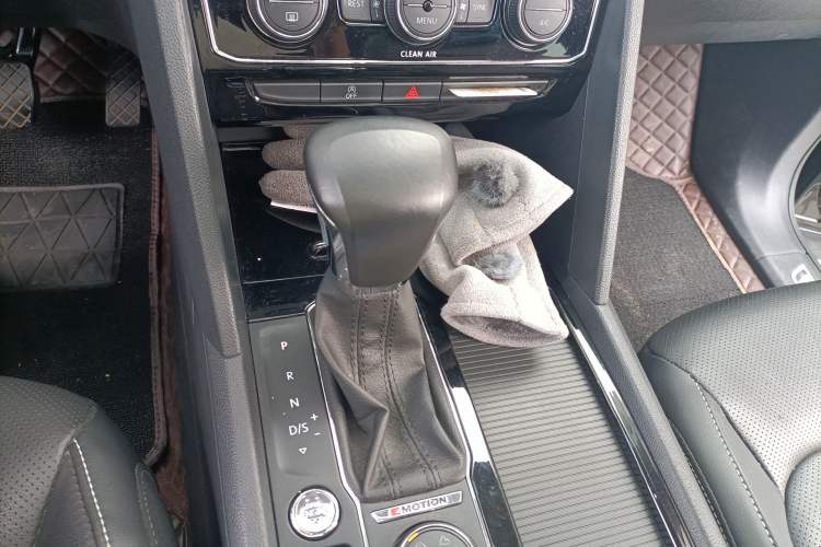 Used Volkswagen Teramont 2017 380TSI Four-Wheel Drive Luxury Edition Gear Lever