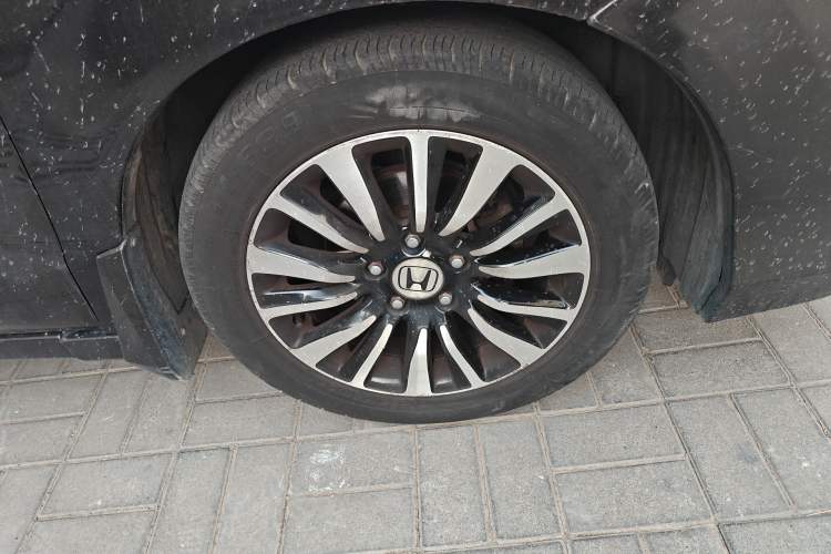 Used Honda Crider 2015 1.8L automatic luxury edition
