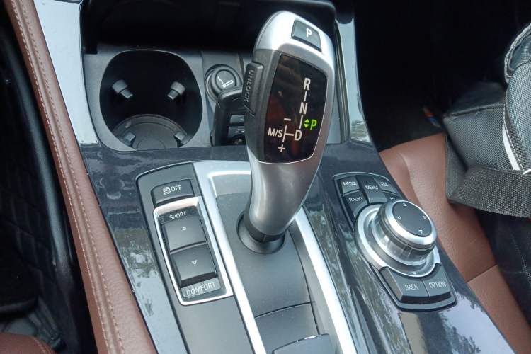 Used BMW 5 Series 2014 520i Elegant Edition Gear Lever