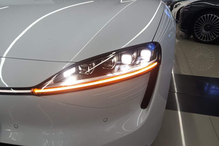 Used Hima Luxeed S7 2025 855 km Max Left Front Headlight