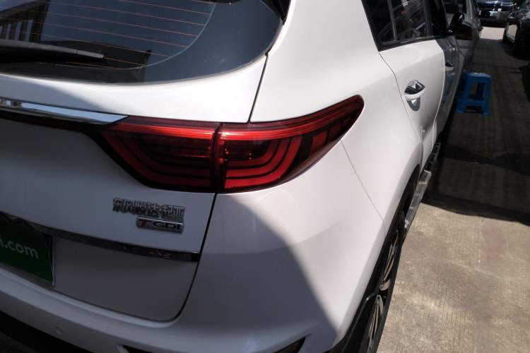 Used Kia KX5 2016 1.6T Automatic Two-Wheel Drive DLX Right Rear Taillight