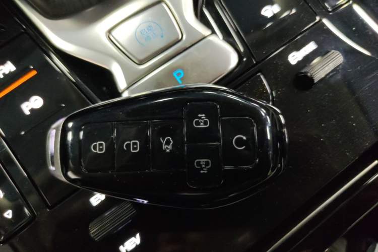 Used Denza D9 2025 DM-i Intelligent Drive 1020 Four-Wheel Drive Prestige Model
