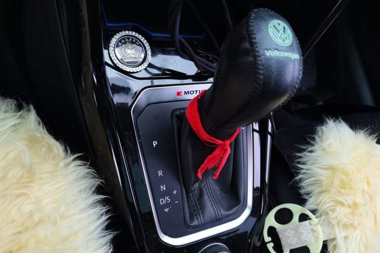 Used Volkswagen T-ROC 2018 280TSI DSG Four-Wheel Drive Comfort Version China V Standard Gear Lever