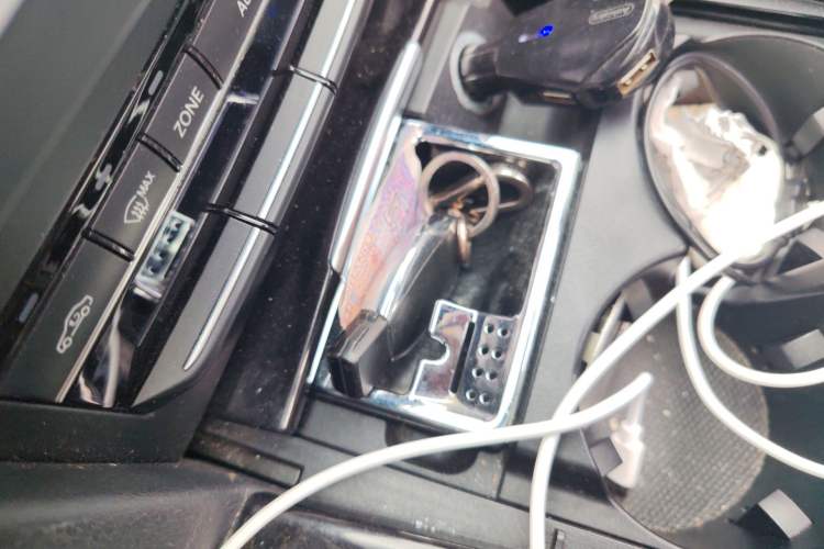 Used Mercedes-Benz E-Class 2015 E 260 L Sport & Fashion Model
