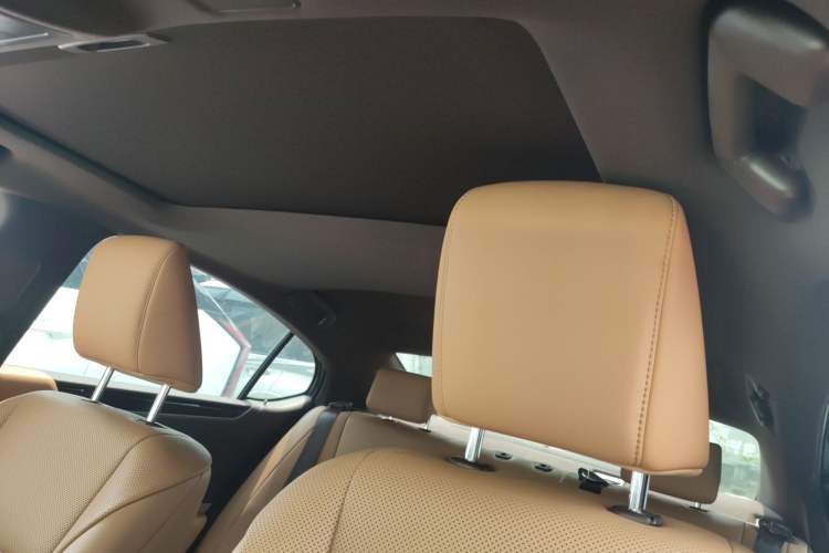 Used Lexus ES 2020 300h Premier Edition Headliner